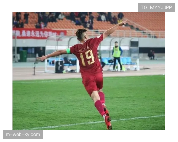 青岛西海岸反击效率提升 抓住定位球机会完成绝杀