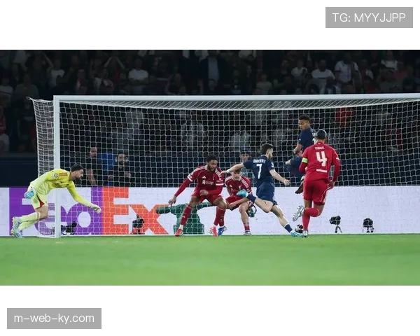 巴黎圣日耳曼前场压迫强度高,利物浦出球困难陷入被动 巴黎圣日耳曼前场压迫强度高,利物浦出球困难陷入被动